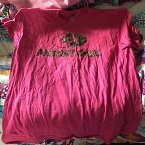 Mossy oak Women’s large shirt & a yellow crop top